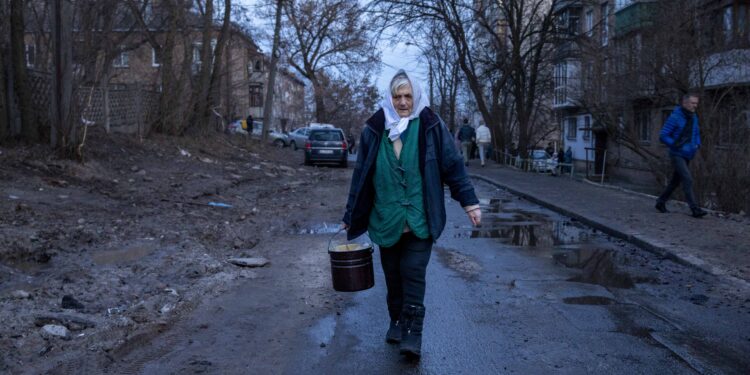 La periferia sud di Kiev, una zona abitativa, colpita da un attacco missilistico russo nel dicembre 2022. Fonte: Marco Cremonesi via Imagoeconomica