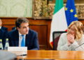 Il vicepresidente esecutivo per la Coesione e le riforme, Raffaele Fitto, con la presidente del Consiglio, Giorgia Meloni [Roma, 29 novembre 2024. Foto: imagoeconomica]