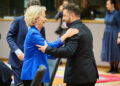 La presidente della Commissione Europea, Ursula von der Leyen, e il presidente dell'Ucraina, Volodymyr Zelensky (Fonte: Imagoeconomica)