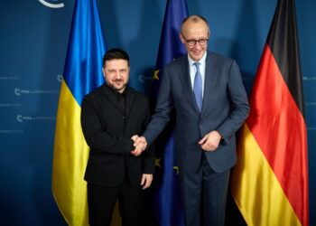 Il presidente ucraino, Volodymyr Zelensky, e il cancelliere tedesco, Friedrich Merz, a febbraio 2026 a margine della Conferenza di Monaco. Source: Imagoeconomica via president.gov