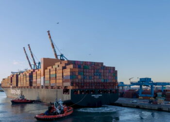 Logistica, porto di Genova. Source: Imagoeconomica via Psaitaly.com