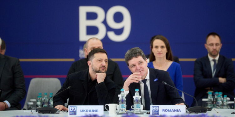 Volodymyr Zelensky, presidente dell'Ucraina, e Nicușor Dan, presidente della Romania [Fonte: Imagoeconomica]