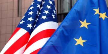 Bandiere UE e USA. Fonte: Imagoeconomica