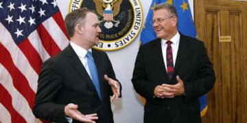 Maroš Šefčovič, commissario europeo per il Commercio, insieme a Jamieson Greer, rappresentante commerciale degli Stati Uniti, durante un loro incontro il 24 aprile 2026 a Washington. Fonte: Commissione UE