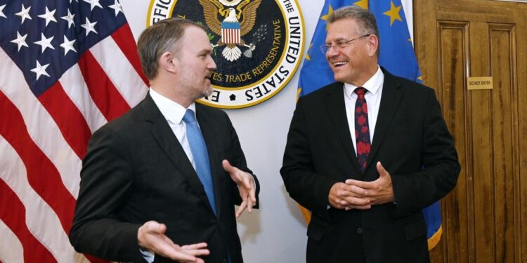 Maroš Šefčovič, commissario europeo per il Commercio, insieme a Jamieson Greer, rappresentante commerciale degli Stati Uniti, durante un loro incontro il 24 aprile 2026 a Washington. Fonte: Commissione UE
