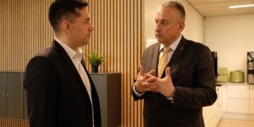 Il ministro degli Esteri della Groenlandia, Mute B. Egede, e il commissario europei per i Partenariati internazionali, Jozef Síkela (Fonte: EC - Audiovisual Service)