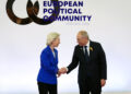 La presidente della Commissione Europea, Ursula von der Leyen, e il primo ministro dell'Armenia, Nikol Pashinyan
