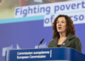 La vicepresidente della Commissione europea, Roxana Mînzatu, in conferenza stampa il 6 maggio 2026. Fonte: EU Commission