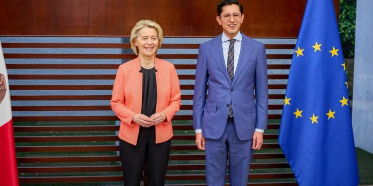 La presidente della Commissione europea, Ursula von der Leyen, e il Segretario per gli Affari esteri del Messico, Roberto Velasco Alvarez (Fonte: EC - Audiovisual Service)