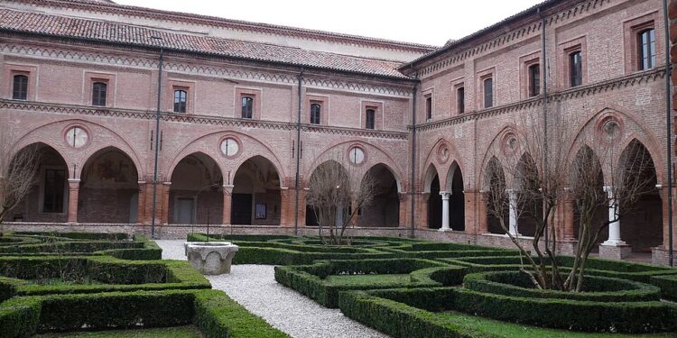 Chiostro di San Simeone, all'interno del complesso monastico di Polirone [foto: Di Dani 7C3 - Opera propria, CC BY-SA 3.0, https://commons.wikimedia.org/w/index.php?curid=5776924]