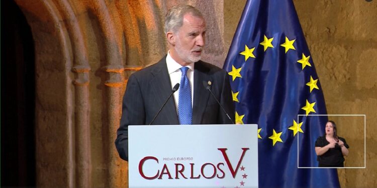 Il re Filippo IV ha presieduto la cerimonia di premiazione del Comitato europeo delle Regioni, insignito del premio Carlo V. Fonte : EBS