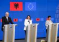 da sinistra: il primo ministro albanese, Edi Rama; la viceministra per gli Affari europei di Cipro, Marilena Raouna; la commissaria per l'Allargamento, Marta Kos [foto: European Council]