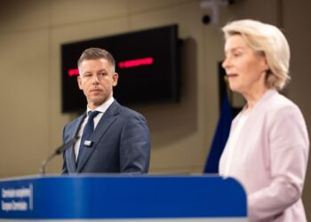 Il primo ministro dell'Ungheria, Péter Magyar, e la presidente della Commissione europea, Ursula von der Leyen [Bruxelles, 29 maggio 2026. Foto: Xavier Lejeune/EC - Audiovisual Service ]