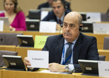 L'eurodeputato Nicola Zingaretti durante uno scambio di opinioni con Dubravka Šuica, Commissaria per il Mediterraneo, febbraio 2026. Crediti:Parlamento europeo