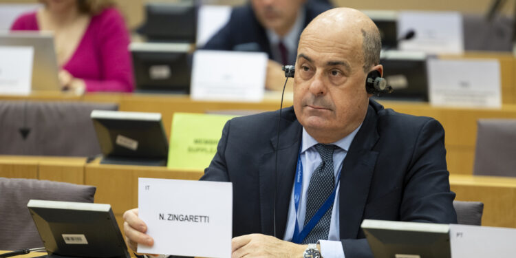 L'eurodeputato Nicola Zingaretti durante uno scambio di opinioni con Dubravka Šuica, Commissaria per il Mediterraneo, febbraio 2026. Crediti:Parlamento europeo