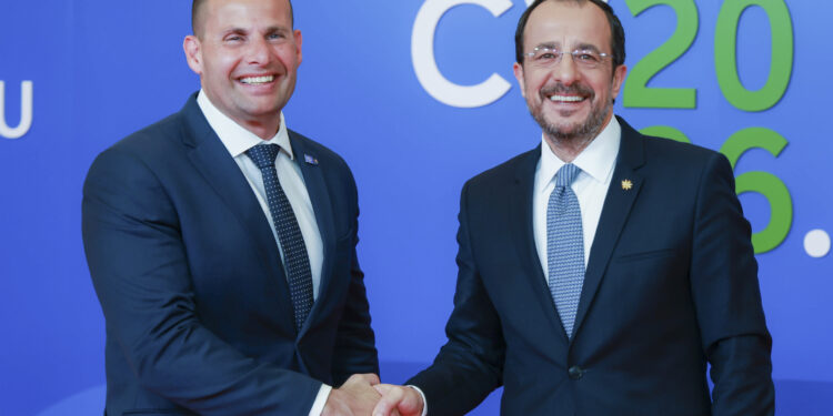 Il primo ministro di Malta, Robert Abela, e il presidente di Cipro, Nikos Chtistodoulides, alla riunione informale dei capi di Stato e di governo dell'UE il 24 aprile 2026 a Nicosia. Source: EU Council