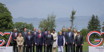 La 'foto di famiglia' dei leader del G7 ad Evian (Source: Wikicommons)