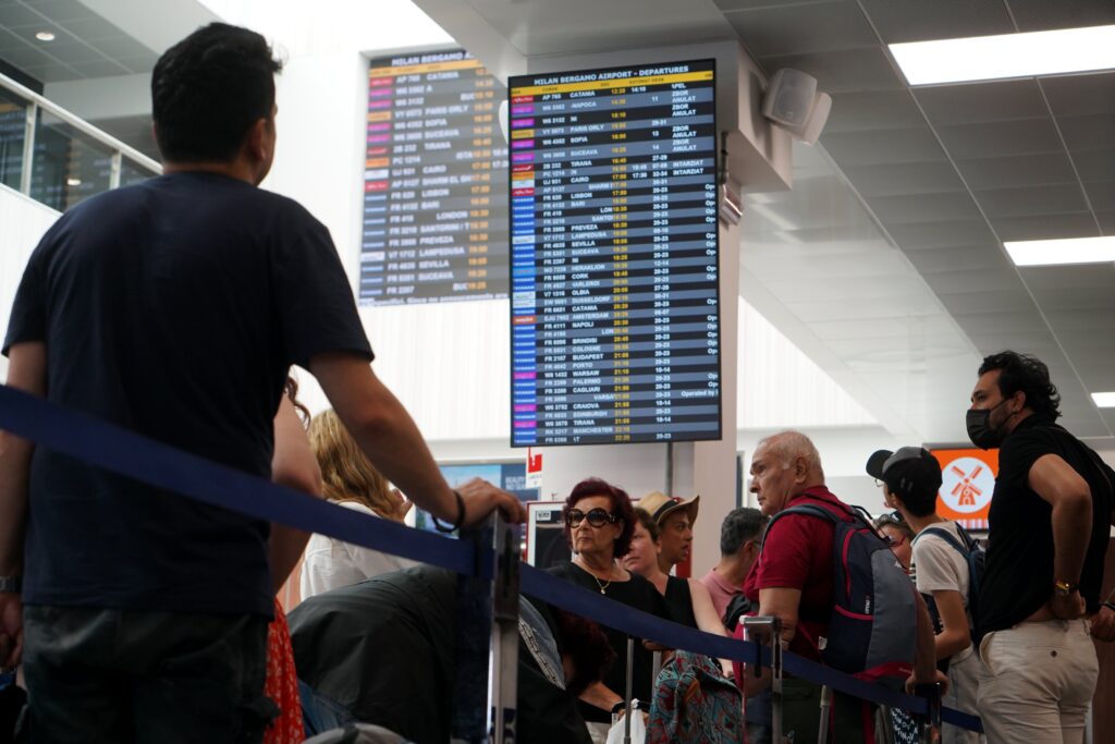 Compensation for three-hour delays: Council and Parliament update rules on air passenger rights
