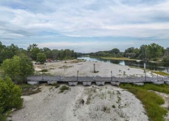 Fiume Ticino in secca causa siccità [foto: Marco Cremonesi/imagoeconomica]