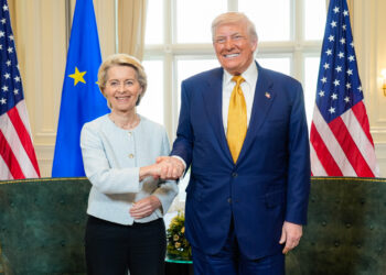 La presidente della Commissione europea, Ursula von der Leyen, e il presidente USA, Donald Trump. Foto: Imago economica.