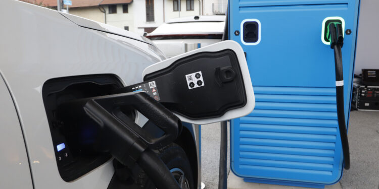 INAUGURAZIONE A2A POWER HUB COLONNINE PER AUTO ELETTRICHE DISTRIBUTORI ENERGIA [Foto: imago economica]