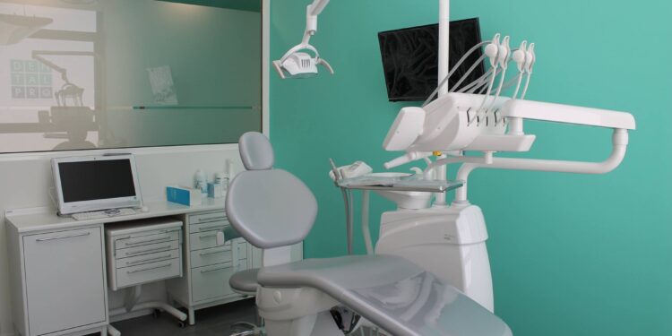 Studio dentistico [foto: imagoeconomica]
