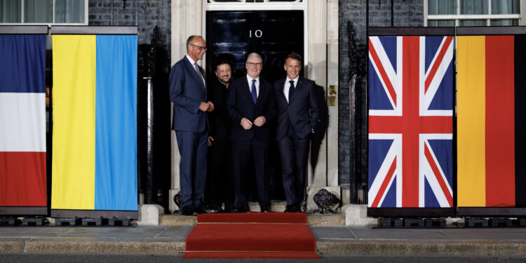 Da sinistra: il cancelliere tedesco Friedrich Merz, il presidente ucraino Volodymyr Zelensky, il premier britannico Keir Starmer e il presidente francese Emmanuel Macron [Londra, 7 giugno 2026. Foto: Lauren Hurley / No 10 Downing Street, via imagoeconomica]