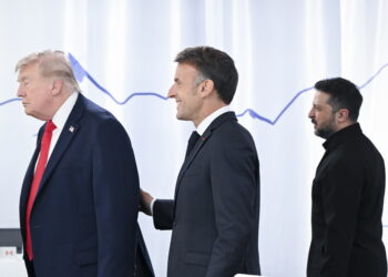 Il presidente degli Stati Uniti, Donald Trump, e il presidente francese, Emmanuel Macron, insieme all'omologo ucraino, Volodymyr Zelensky (Fonte: Imagoeconomica)