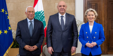 Il presidente della Repubblica libanese, Joseph Aoun, insieme al presidente del Consiglio europeo, Antonio Costa, e alla presidente della Commissione Europea, Ursula von der Leyen (Fonte: EC - Audiovisual Service)