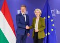 Il primo ministro ungherese, Péter Magyar, con la presidente della Commissione europea Ursula von der Leyen [Foto: European Union, 2026]