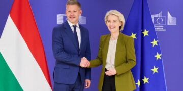Il primo ministro ungherese, Péter Magyar, con la presidente della Commissione europea Ursula von der Leyen [Foto: European Union, 2026]