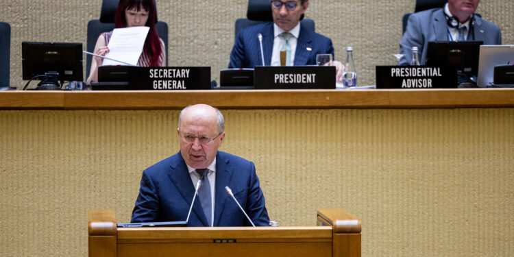 Il commissario europeo per la Difesa, Andrius Kubilius, durante il suo intervento all'Assemblea parlamentare della NATO a Vilnius (Fonte: EC - Audiovisual Service)