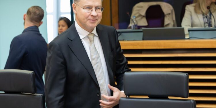 Il commissario all'Economia, Valdis Dombrovskis, nella riunione del collegio dei commissari il 3 giugno 2026. Source: EC - Audiovisual Service