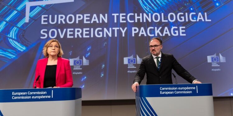 La vicepresidente esecutiva per Sovranità tecnologica, sicurezza e democrazia, Henna Virkkunen, e il commissario europeo all'Energia, Dan Jorgensen, in conferenza stampa (3 giugno 2026). Source: EC - Audiovisual Service
