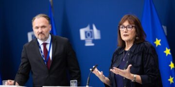 Dubravka Šuica, commissaria per il Mediterraneo, e il commissario per l'energia e le politiche abitative Dan Jørgensen [Foto: EC - Audiovisual Service]
