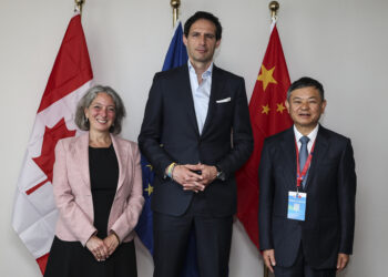 Julie Dabrusin, Wopke Hoekstra e Huang Runqiu [Foto: EC - Audiovisual Service]