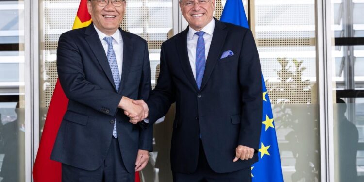 Il commissario europeo al Commercio, Maroš Šefčovič, e il ministro cinese per il Commercio, Wang Wentao. Source: EU Commission