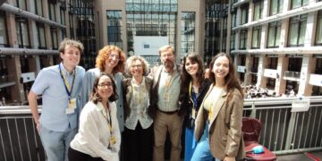 Giorgio Dell'Omodarme, (in basso) Iolanda Cuomo, Valeria Schröter, Giulia Torbidoni, Lorenzo Robustelli, Caterina Mazzantini, Annachiara Magenta. (Foto: Federica Onnis)