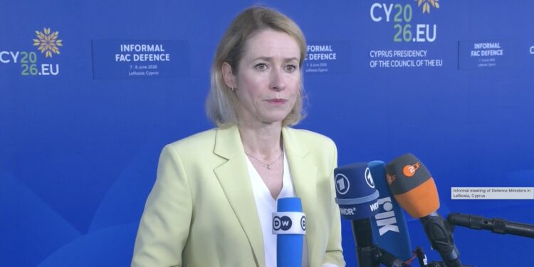 L'Alta rappresentante per la Politica Estera dell'UE, Kaja Kallas, durante la riunione informale dei ministri della Difesa a Cipro (via EBS)