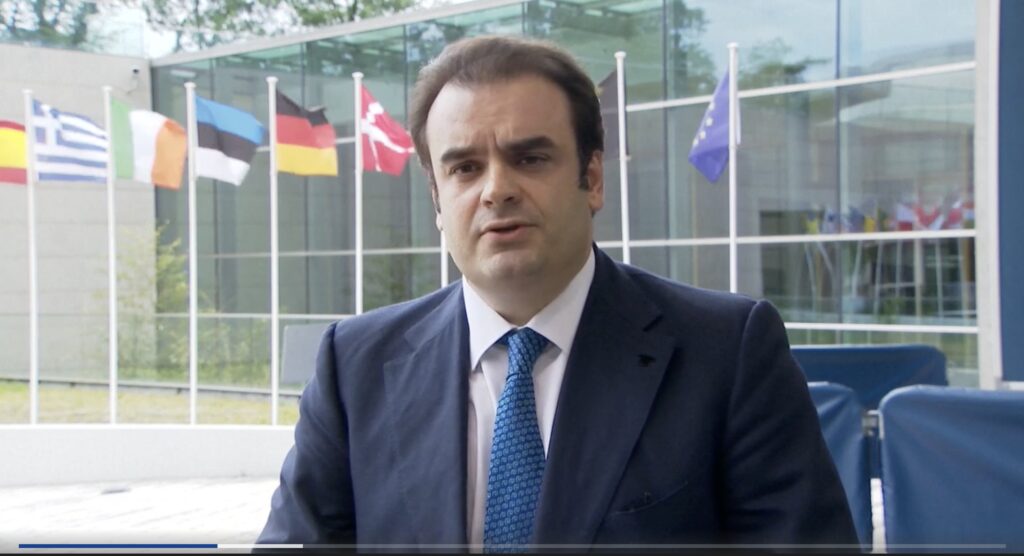 Pierrakakis changes tack: “Yes to fiscal flexibility to tackle the energy crisis”