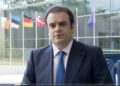Il presidente dell'Eurogruppo, Kyriakos Pierrakakis, durante l'incontro odierno in Lussemburgo (via EBS)