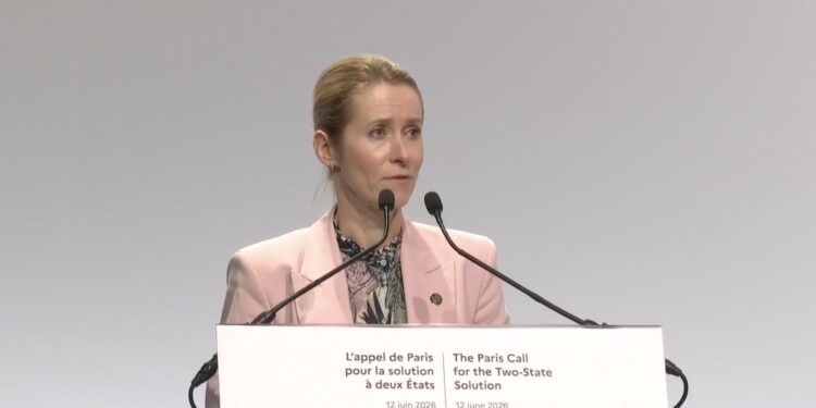 L'Alta rappresentante per la politica estera UE, Kaja Kallas, durante il suo discorso a Parigi (via EBS)