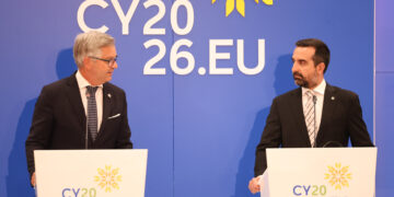 Conferenza stampa sul patto migrazione e asilo con il commissario per gli Affari interni e l’immigrazione, Magnus Brunner e il viceministro per la Migrazione e la Protezione Internazionale di Cipro, Nicholas Ioannides. Crediti: Commissione europea via EBS