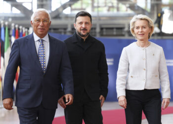Da sinistra: il presidente del Consiglio europeo, Antonio Costa; il presidente dell'Ucraina, Volodymir Zelensky: la presidente della Commissione europea, Ursula von der Leyen [Bruxelles, 18 giugno 2024. Foto: European Council]