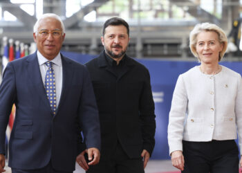 Da sinistra: il presidente del Consiglio europeo, Antonio Costa; il presidente dell'Ucraina, Volodymir Zelensky: la presidente della Commissione europea, Ursula von der Leyen [Bruxelles, 18 giugno 2024. Foto: European Council]