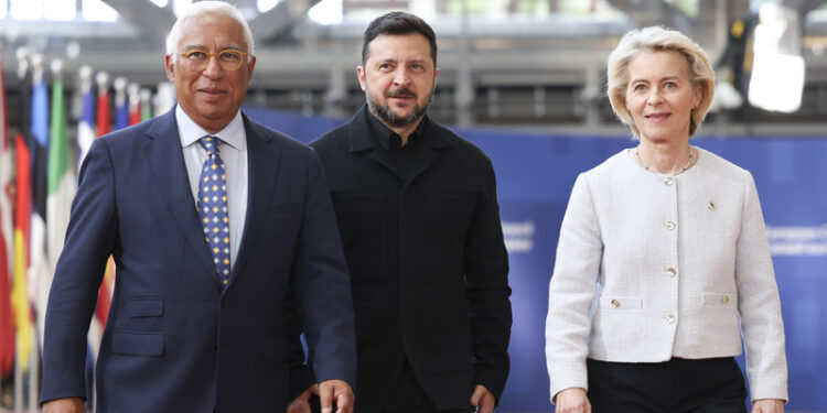 Da sinistra: il presidente del Consiglio europeo, Antonio Costa; il presidente dell'Ucraina, Volodymir Zelensky: la presidente della Commissione europea, Ursula von der Leyen [Bruxelles, 18 giugno 2024. Foto: European Council]
