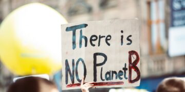 Foto da una manifestazione per il clima in Germania nel 2019. Photo de Markus Spiskesur Unsplash