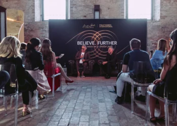 Massimo Andolina, presidente della Regione Europa di Philip Morris, e il Maestro Andrea Bocelli alla presentazione della piattaforma 'Believe. Further' a Venezia il 26 giugno 2026. Source: Philip Morris International