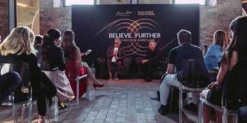 Massimo Andolina, presidente della Regione Europa di Philip Morris, e il Maestro Andrea Bocelli alla presentazione della piattaforma 'Believe. Further' a Venezia il 26 giugno 2026. Source: Philip Morris International