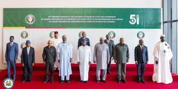 Una foto pubblicata sulla pagina Facebook dell'ECOWAS mostra i capi di Stato e di governo all'apertura della 69ª conferenza dell'ECOWAS a Freetown il 19 luglio 2026. ECOWAS/FACEBOOK